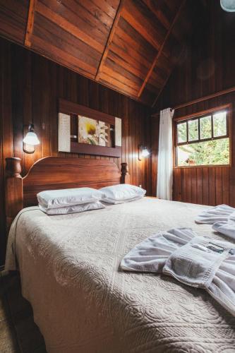 1 double bed, 1 twin bed
