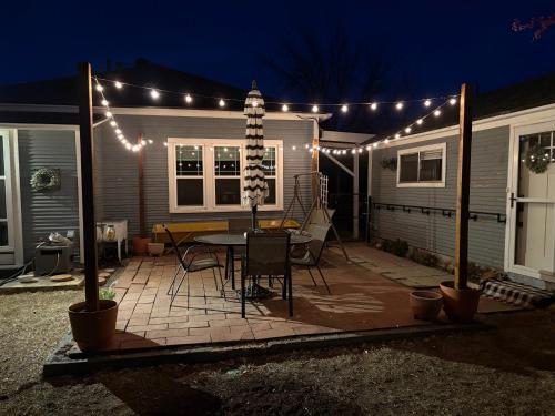 . Quaint Backyard Refuge