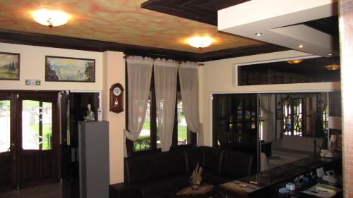 Spanias Hotel - image 6