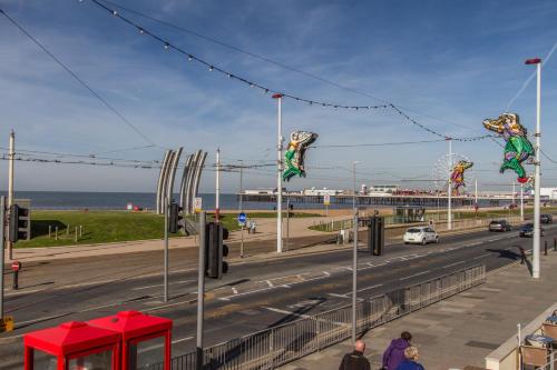 New Promenade Hotel - main image