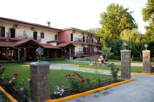 Spanias Hotel - image 7
