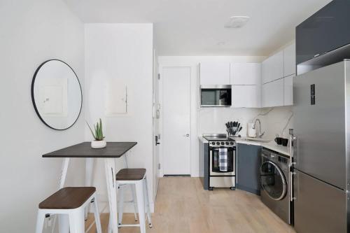 78-4B NEW Quality 1br W&D in unit SKYLIGHTS in New York, USA