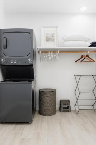 Executive 1BR Home - King Bed - Workspace - Quiet Vidalia Stay in 維代利亞