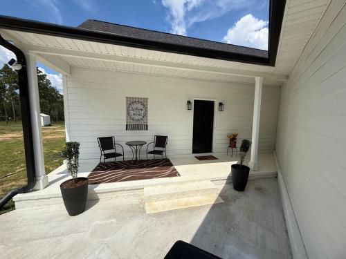 Executive 1BR Home - King Bed - Workspace - Quiet Vidalia Stay in 維代利亞