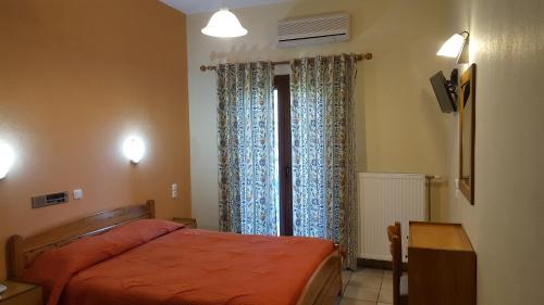 Spanias Hotel - image 4