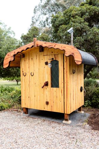 Sauna, Meadowbrook Lodge Orange - Peaceful country getaway, walk to nearest cellar door, mins drive from 10 in Lidster