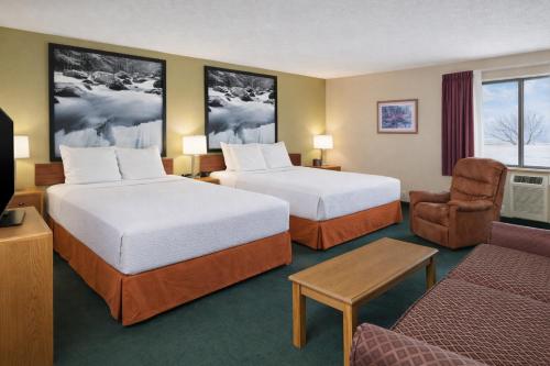 Super 8 by Wyndham Antigo - image 12