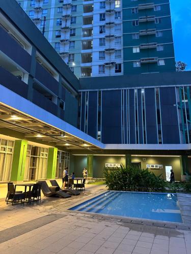 Taman, Riala Suite Cebu in Gloria