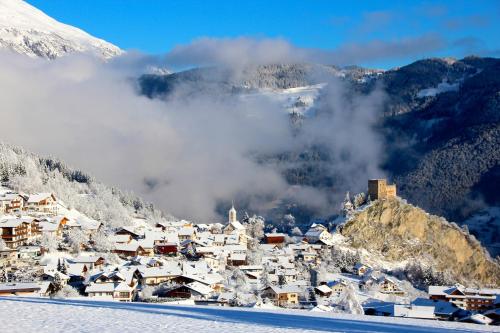  Apart Burgpanorama in Ladis