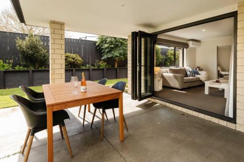 Strandon Coastal Townhouse - New Plymouth – khách sạn tại Strandon