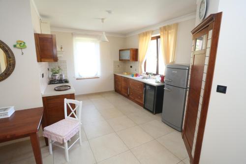 Konyha, Apartment Larin in Trnje