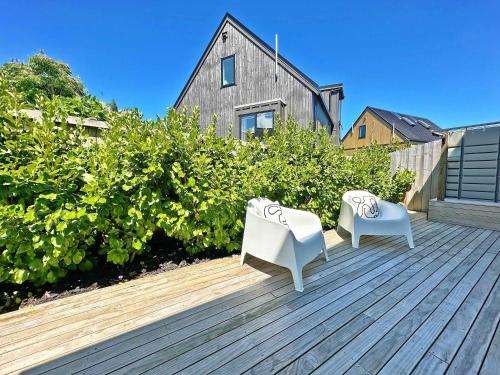 Family Oasis 3BR vs Backyard Near Beach in Torbay, Auckland