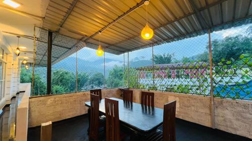 Adams Peak Lake Resort in Nallathanniya