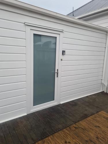 Warm and comfortable 2BR with SK and QB in West Dunedin