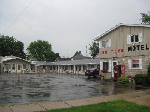 Inn Town Motel - Accommodation - Waupun