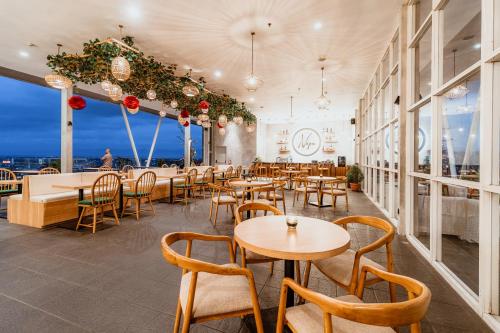 Bar/Lounge, Ascent Premiere Hotel and Convention in Malang