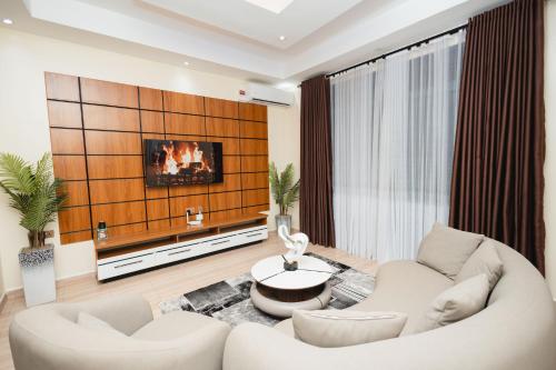 2 Bedrooms Lakeside with AC, Pool, Kids Park and Private Beach