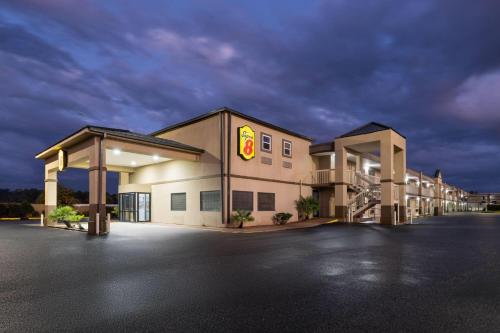 Super 8 by Wyndham Macon West in Macon, USA