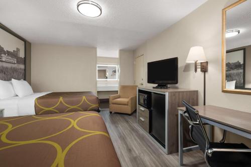 Super 8 by Wyndham Macon West - image 2