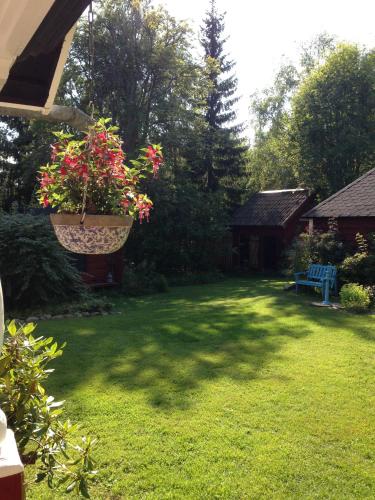 花園, Olsbacka cottage in 法倫市中心