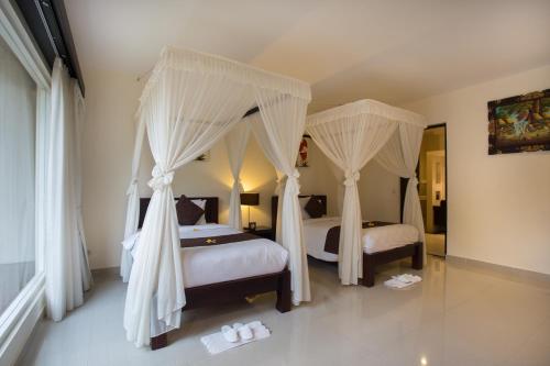 Three-Bedroom Villa with Private Pool image 10