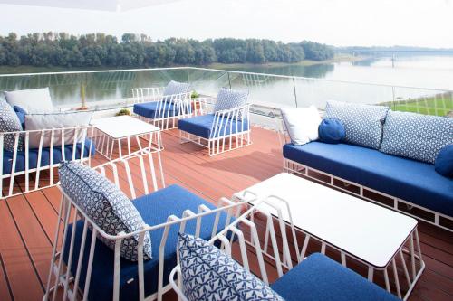 Hotel Navis - Tap to explore photos