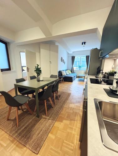Central City Apartment for 8 in Hamburg in Hamburg, Deutschland