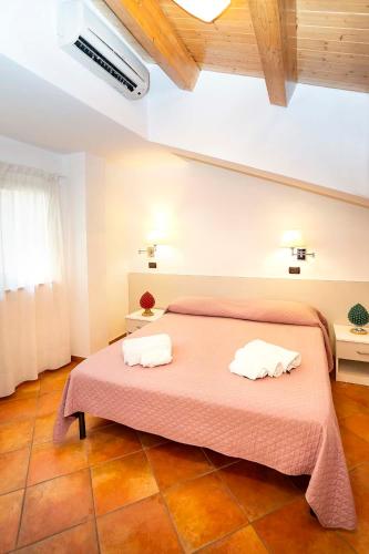 2 bedrooms, 3 beds