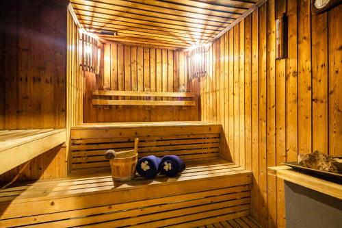 Sauna, Cholchan Pattaya Beach Resort in Bang La Mung