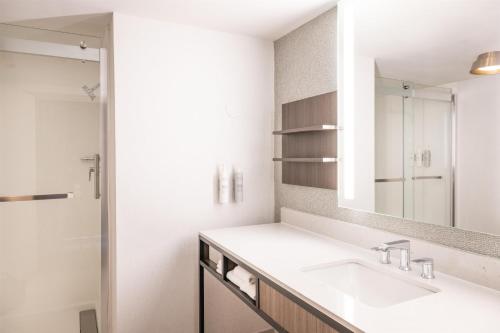 Hilton Garden Inn Denver Tech Center - image 7