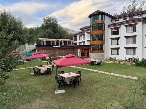 Dārzs, Highland Mountain Resort & Spa Kargil in Kargila
