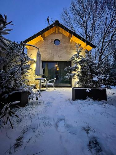 LE CHILL Suite & SPA (Jacuzzi et Sauna privés) (LE CHILL Suite & SPA (Jacuzzi et Sauna prives)) in Буасі-Сен-Леже