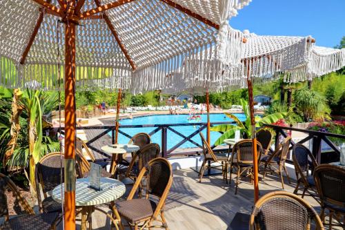 Rõdu/terrass, Camping Sen-Yan 5 étoiles (Camping Sen-Yan 5 etoiles) in Mezos