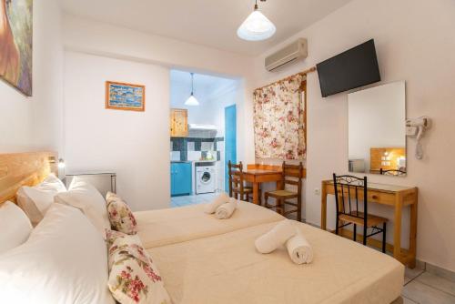 Comfort Double Or Twin Room Or Semi-basement - Paros