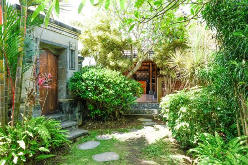 Lilis Cempaka Mas Guesthouse – Cepaka
