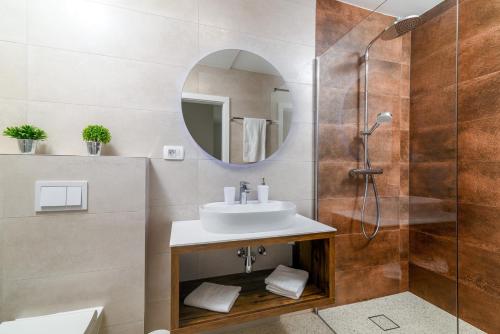 Cocaletto Villa with Apartments - image 3