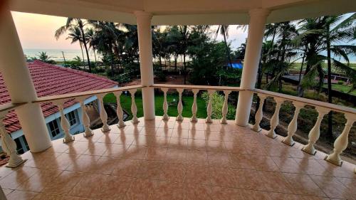 The Beach Villa by Sunny Smiles in Suratakal