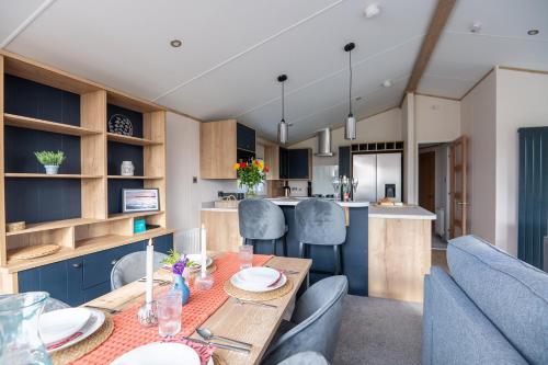 Olive Lodge Benllech in Brynteg