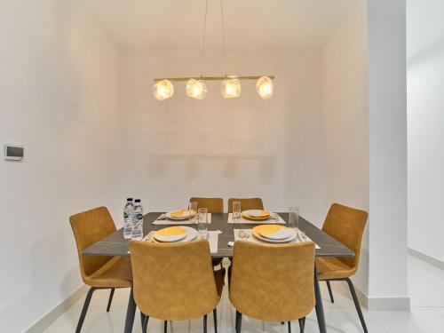 Cozy 2BR Canal Residence Sports City - image 3