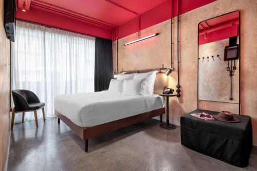 room detail thumbnail 1