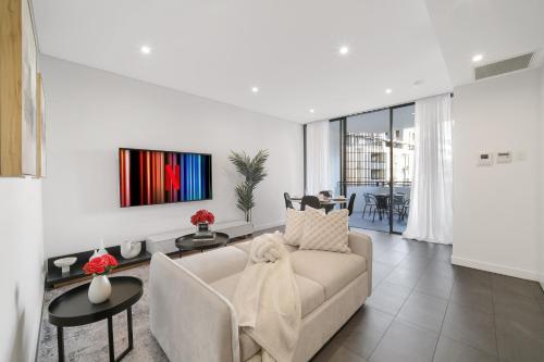 Marble Bloom One Bedroom Apartment near Sydney CBD with Parking in Glebe