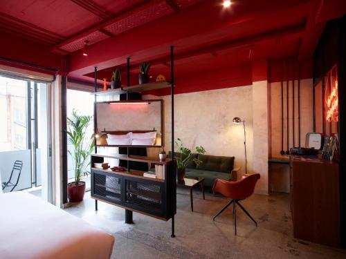 room detail thumbnail 1