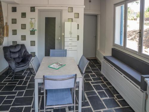 Iekārtas, Cottage in Uzer with Pool, Terrace, Garden, Deckchairs in Uzera