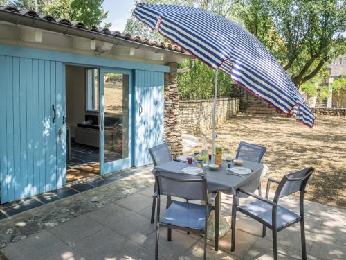 Balkons/terase, Cottage in Uzer with Pool, Terrace, Garden, Deckchairs in Uzera