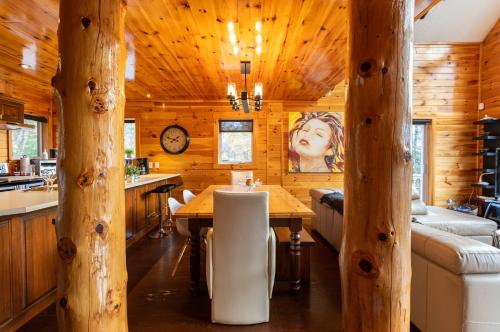 Carriole - Private Hot Tub - Nature and Hiking in Val-des-Lacs (QC)