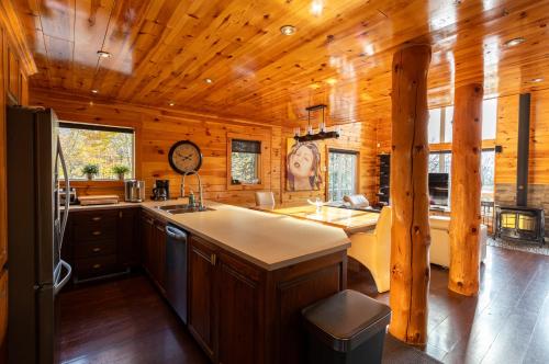 Carriole - Private Hot Tub - Nature and Hiking in Val-des-Lacs (QC)