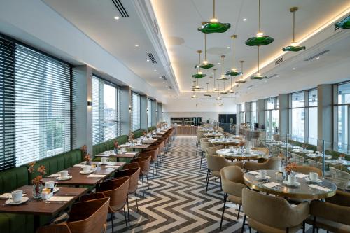 Restaurant, Leonardo Plaza City Tower Tel Aviv in Tel Aviv