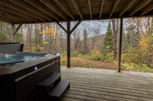 Carriole - Private Hot Tub - Nature and Hiking in Val-des-Lacs (QC)