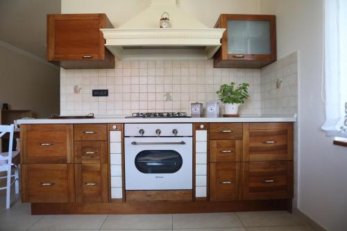 Konyha, Apartment Larin in Trnje