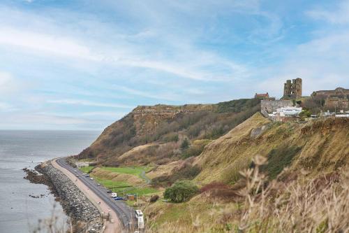 Host and Stay - The Seaview Lookout - image 5